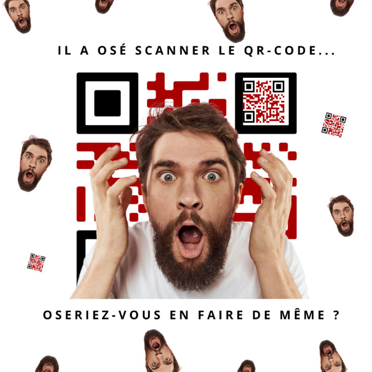 Homme surpris avec un QR Code Ã  scanner derriÃ¨re lui